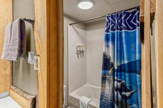 Stonegate Lodge King Bed Fast WiFi 40in TV Salt Water Pool Room #309 - 1