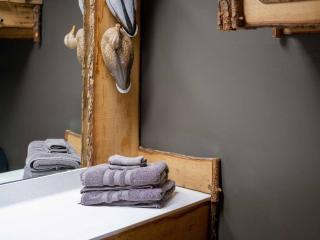 Stonegate Lodge King Bed, WiFi, 50in TV, Fire Pit, Salt Water Pool Room # 310 - Eureka Springs - 6