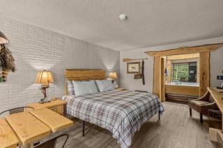 Stonegate Lodge King Bed, WiFi, 50in TV, Fire Pit, Salt Water Pool Room # 310 - 9