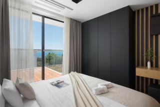 5-Star Villa Calma II with Heated Pool & Jacuzzi Oasis - Starigrad-Paklenica - 4