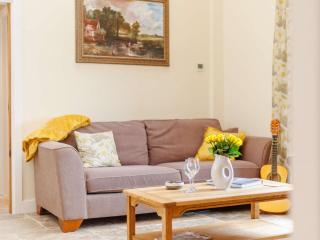 3 Bed in Whitchurch 88915 - - 6
