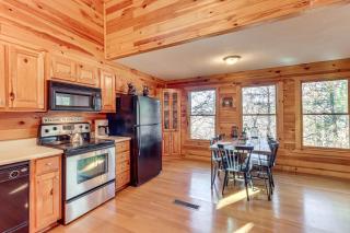 Peaceful Ellijay Cabin Pool Access and Resort Perks - Ellijay - 6