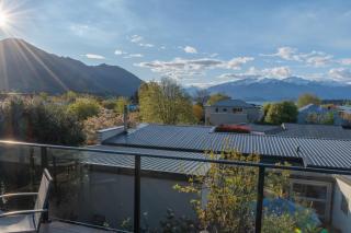 Pip's Lakeview Retreat - Wanaka - 1