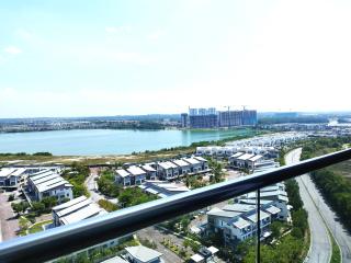 Puchong WindyLakeViewStayCation3R2B AT D Island - 2