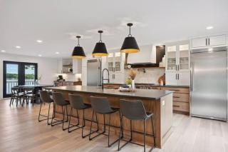 Luxury Cowdry Cottage Lake Home - 6