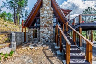 Big Rock Chalet: Gorgeous Views, Great Location, 4 Bedrooms, and a HOT TUB! - Ruidoso - 6