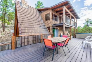 Big Rock Chalet: Gorgeous Views, Great Location, 4 Bedrooms, and a HOT TUB! - Ruidoso - 5