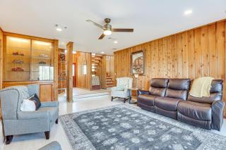 Hot Tub, Deck and Grill Brookshire Gem Near Venues - 6