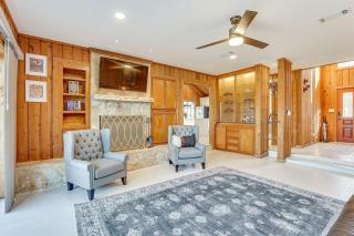 Hot Tub, Deck and Grill Brookshire Gem Near Venues - 5