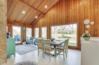 Hot Tub, Deck and Grill Brookshire Gem Near Venues - 1