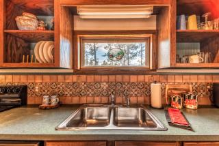 Deer Meadows & Wildflower: Cute, Centrally Located Ruidoso Cabin with Hot Tub! - Ruidoso - 5