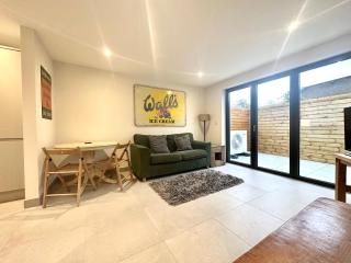 Modern two bedroom house - 8