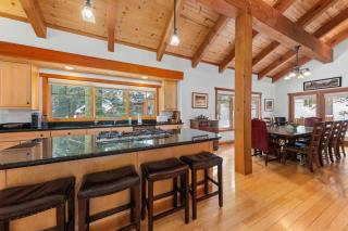Copperleaf Lodge - Updated Alpine Meadows Chalet w Private Hot Tub, Ski Shuttle! - Alpine Meadows - 3