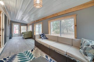 Scenic Evans Hideaway Steps to Lake Huron! - Oscoda - 9