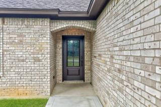 Reduced! Newly Renovated Luxe West Beaumont w Priv - 9