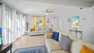 Jacksonville Beach Home - Walk to Beach, Bars & Restaurants - Pet Friendly - 7