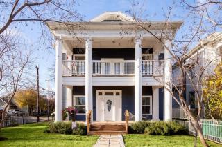 Reduced! Pearl Townhomes Combined. Sleeps 16 - San Antonio - 0