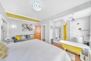 3 bedroom 4 bed duplex large backyard - 1