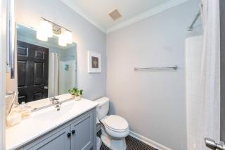 Minutes to Broadway Large 2Br-2Ba with Private balcony and Optional private parking - Nashville - 1