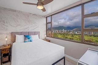 Newly Remodeled - 30th Floor Suite with EPIC Mountain Views home - Honolulu - 1