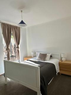 Tranquil home in hills with city views - - 5