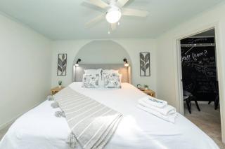 Minutes to Broadway Large 2Br-2Ba with Private balcony and Optional private parking - Nashville - 8