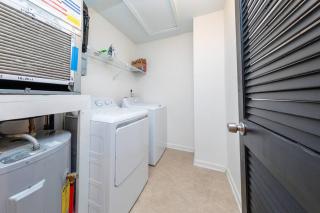 Minutes to Broadway Large 2Br-2Ba with Private balcony and Optional private parking - Nashville - 1