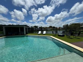 Lakeside Retreat - Gold Coast - 2