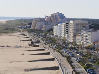 Magnifique appart rénové 2 chambres, face à la mer - 3 étoiles, garage privé, proche plage et commerces - FR-1-323-329 - Saint-Jean-de-Monts - 4