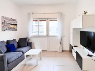 Classic Bauhaus 1Br with Balcony on Sheinkin Street by FeelHome - Tel Aviv - 0