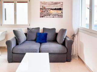 Classic Bauhaus 1Br with Balcony on Sheinkin Street by FeelHome - Tel Aviv - 8