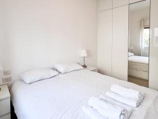 Classic Bauhaus 1Br with Balcony on Sheinkin Street by FeelHome - Tel Aviv - 3