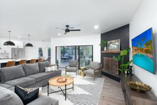 Central Location, Heated Pool, Game Room, Hot Tub, More - Phoenix - 2