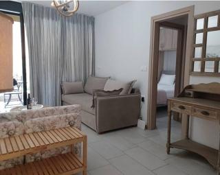 Melivia Luxury Suite - Nikiana - 0