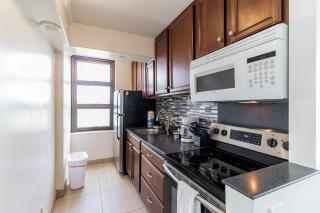 37th Floor Condo with Sweeping Ocean Views & Free parking! condo - Honolulu - 4