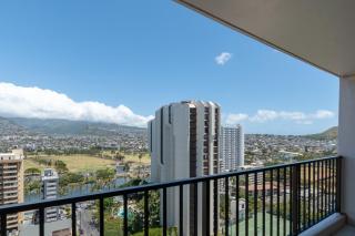 21st Floor Condo With View of Ko'olau Mountains and the Ala Wai Canal condo - Honolulu - 5