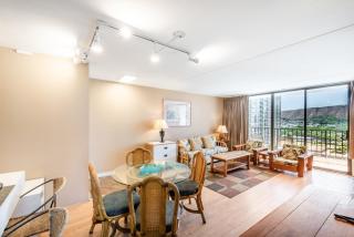 Spacious 14th Floor Corner Suite, Partial Diamond Head and Ocean Views, FREE Parking! - 9
