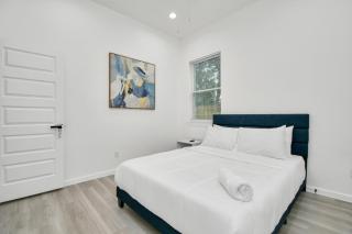 New! Modern 3BR/2BA Near Downtown/Foosball/Netflix - 4