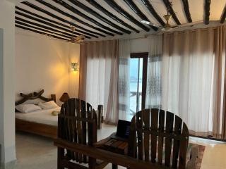 The cliff room - Pongwe - 3