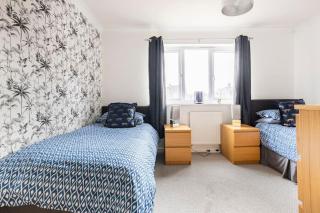 Modern 3 bedroom home *EVcharging* Garden, Parking - 2