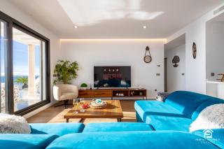 Luxury penthouse with huge terrace and sea and golf views - 4