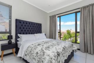 2 Bed Flat - Sleeps 4 - Pool - Garden - Parking - 8