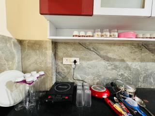 Home Escape 1BHK Apartment Near Bombay Hospital - Indore - 7