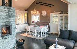 Lovely Home In Stadlandet - 1