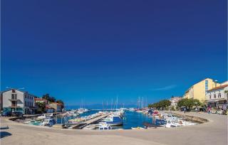 3 Bedroom Lovely Apartment In Malinska - 9