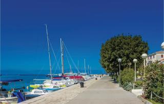3 Bedroom Lovely Apartment In Malinska - 7