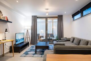 Newly Furnished Apt w/ Patios - Hampstead Heath - 9