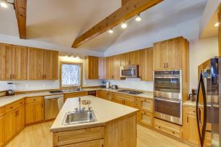 Wasilla 'Spruce Moose' Cabin: Lakefront + Hot Tub! - 4