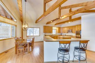 Wasilla 'Spruce Moose' Cabin: Lakefront + Hot Tub! - 5