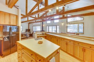 Wasilla 'Spruce Moose' Cabin: Lakefront + Hot Tub! - 3